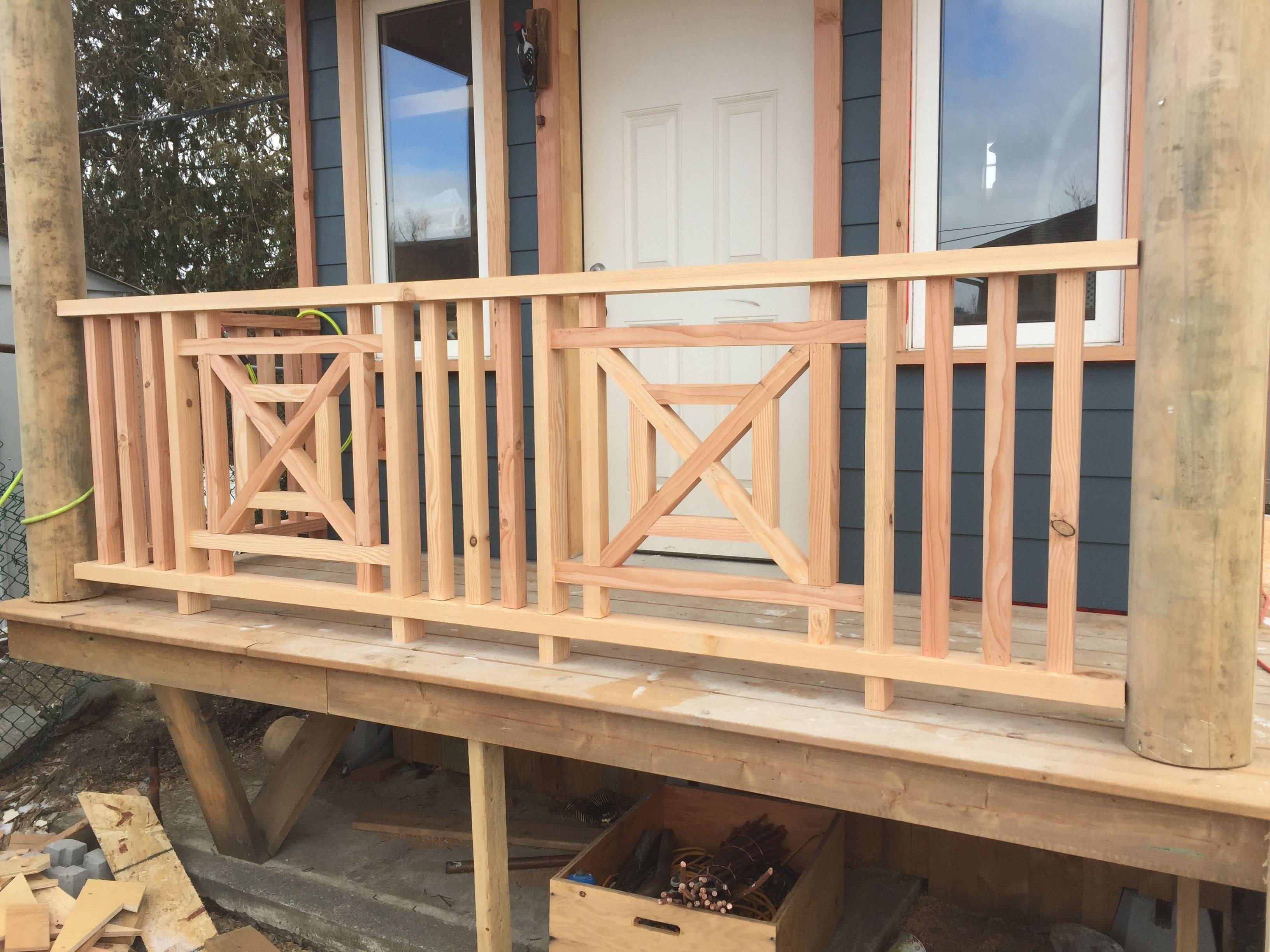 Балясины из дерева для террасы - о нюансах в строительных работах
