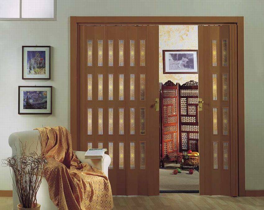 Современные деревянные двери-гармошка