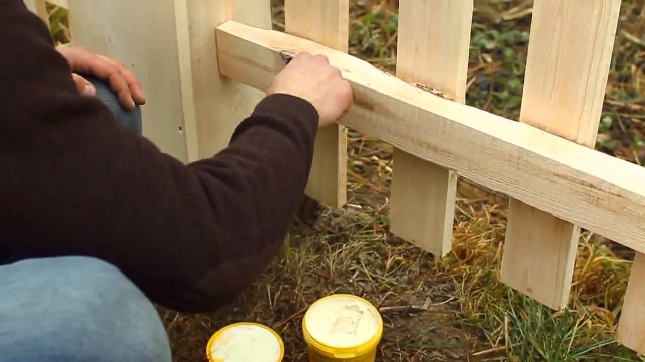 Чем обработать деревянные столбы для забора от гниения и влаги в земле: пропитать и гидроизолировать