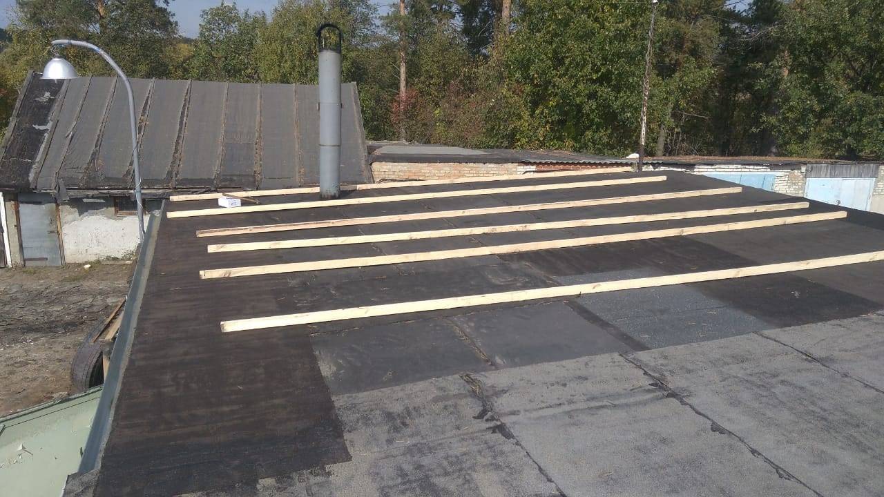 Как сделать крышу гаража из профнастила своими руками – пошаговое руководство