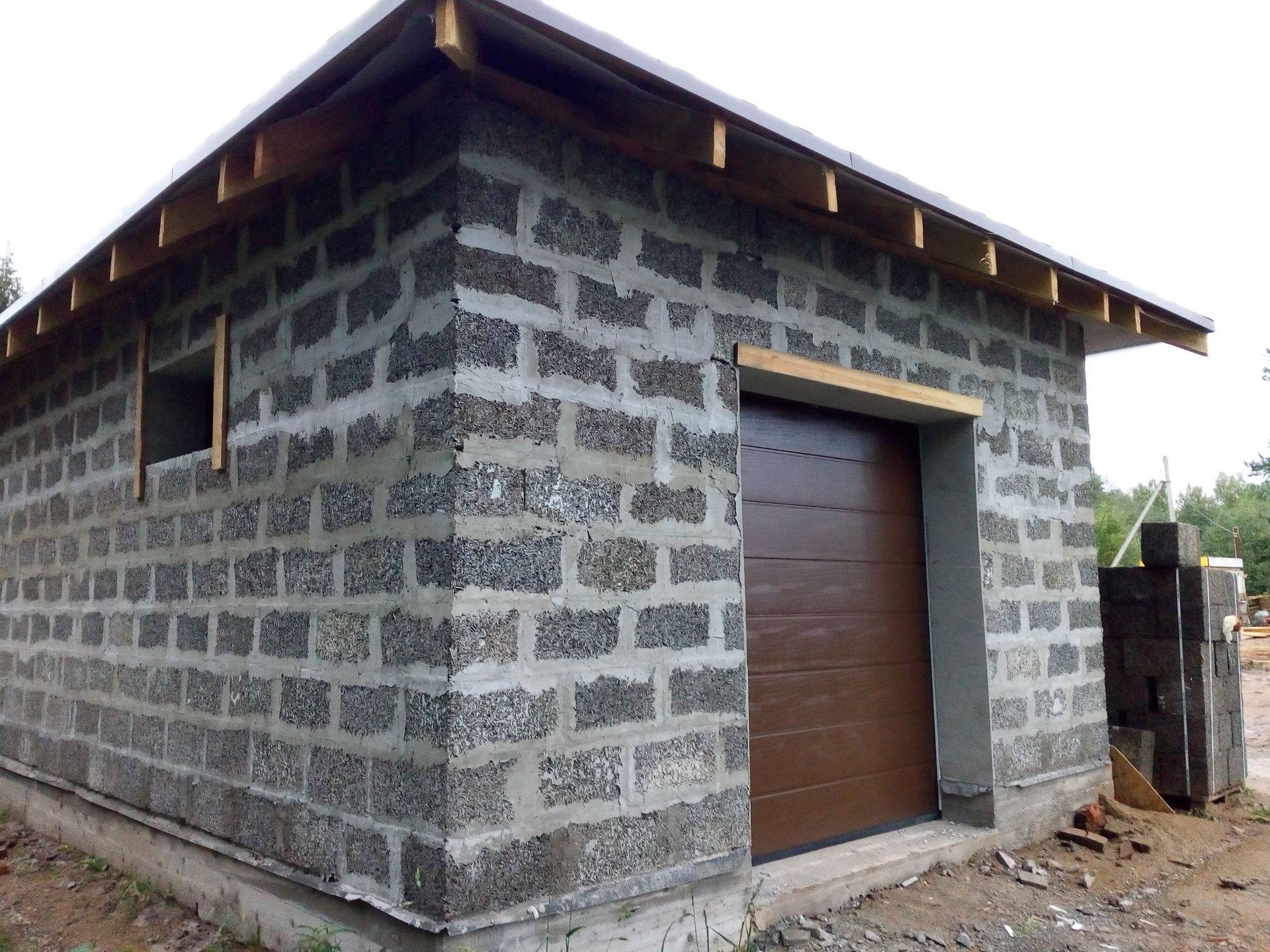 Строительство гаража из керамзитобетонных блоков