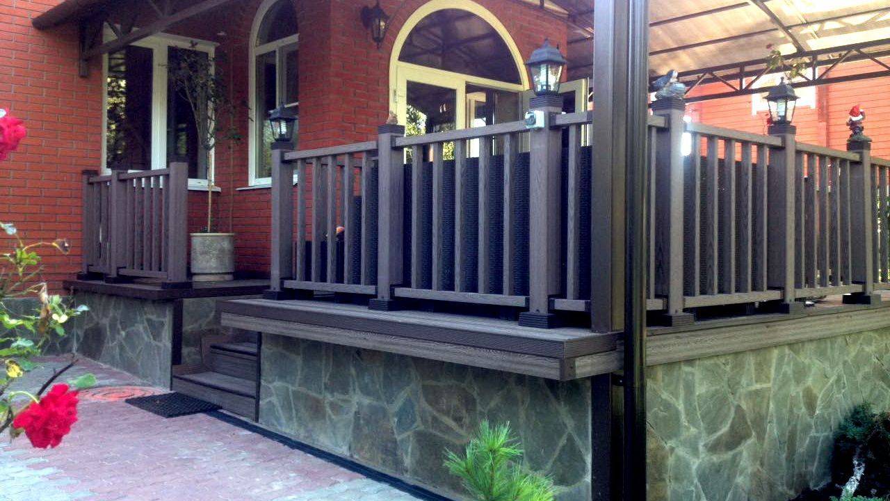 Уличные декоративные ограждения из древесно-полимерного композита (дпк) для террас, балконов, беседок | перила и балясины