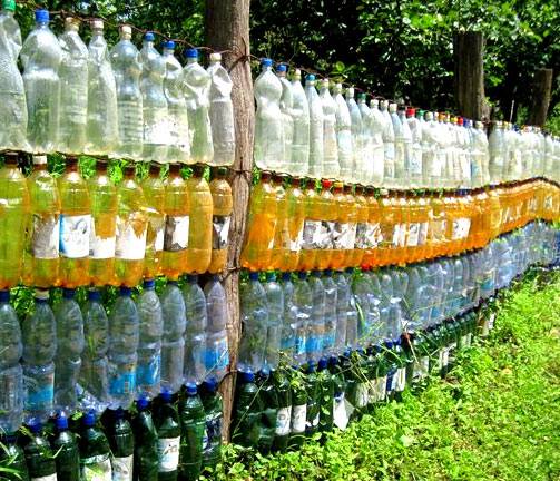 Заборчик своими руками из пластиковых бутылок