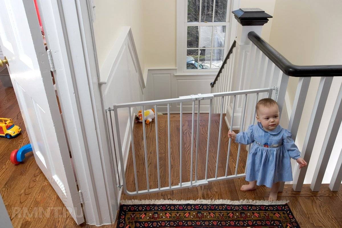 Как закрыть лестницу от ребенка своими руками? - о нюансах в строительных работах