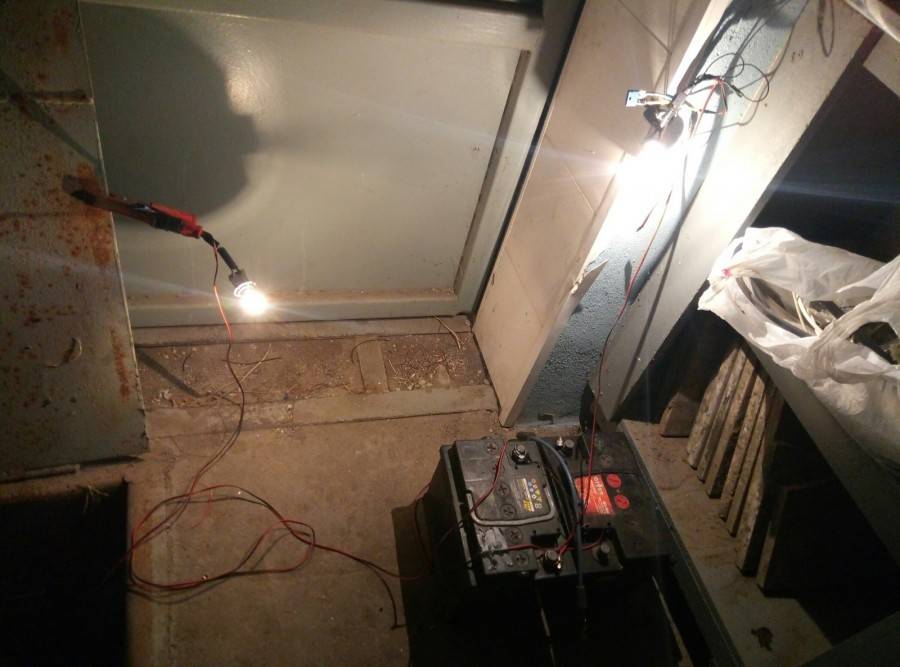 Как сделать освещение в гараже, когда нет электричества