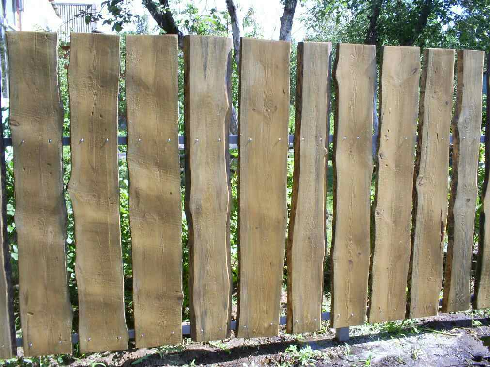 Забор из досок: необрезанных и обрезанных, вертикальный и горизонтальный своими руками