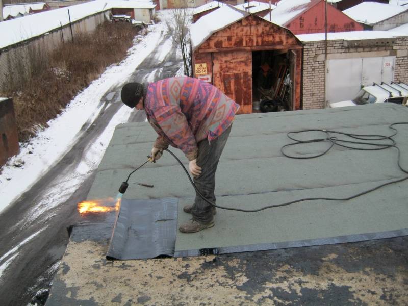 Как выполнить ремонт крыши гаража?