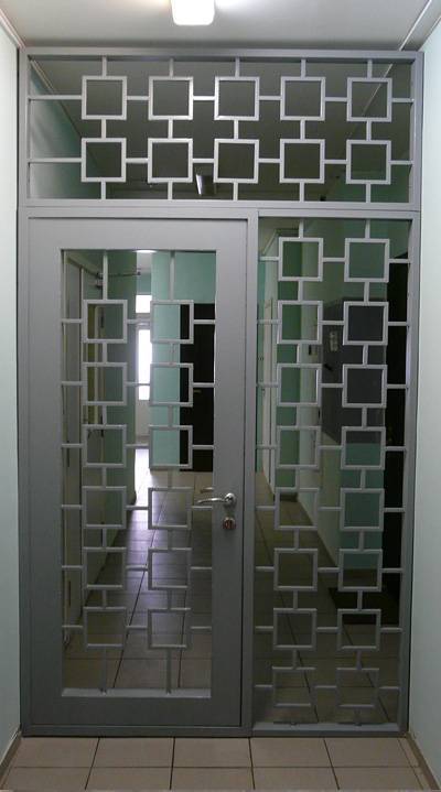 Металлические решетчатые двери: входные и уличные модели, сферы применения дверных решеток
