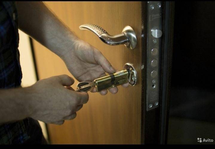 Как установить личинку замка входной двери своими руками