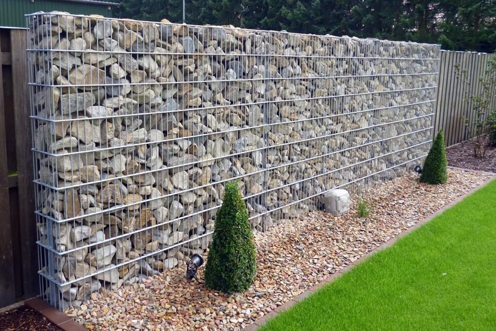 Забор из сетки и камней – как собрать габион самому