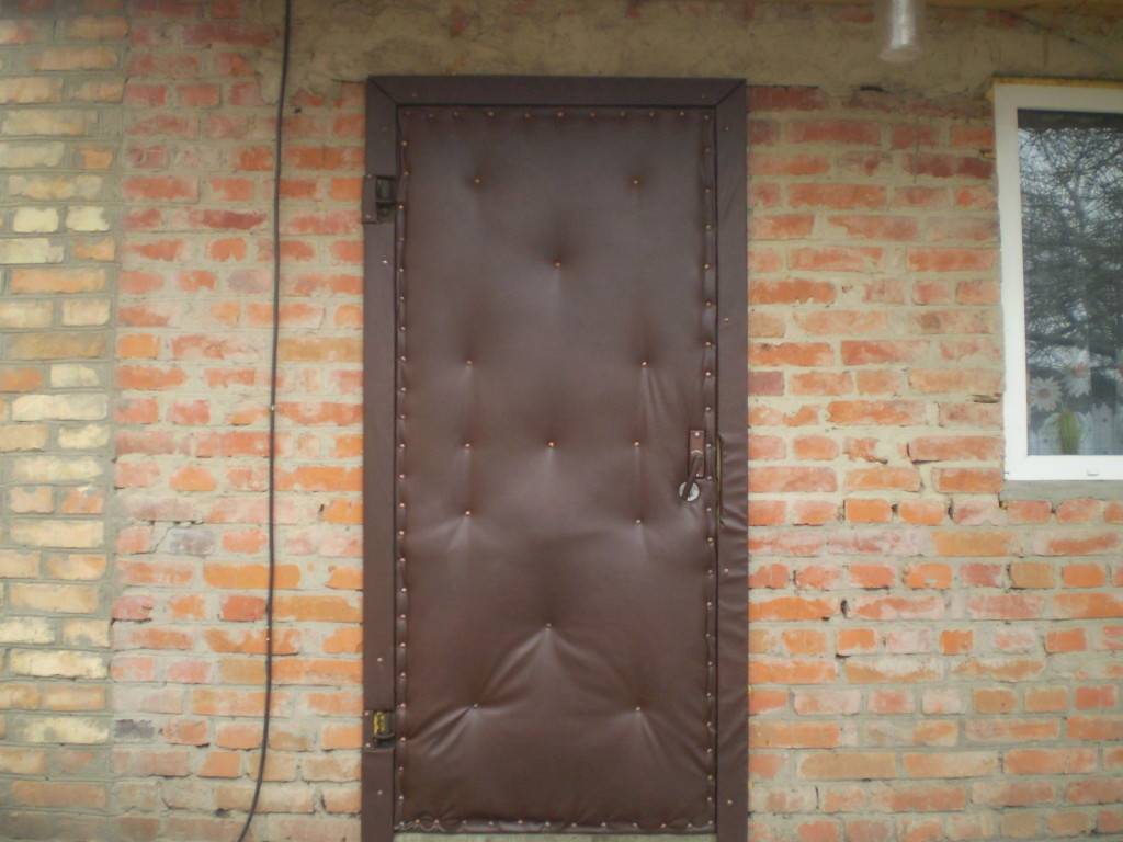 Входная металлическая утепленная дверь для частного дома и квартиры