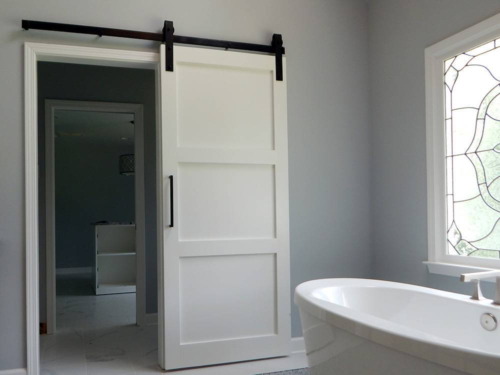 Двери в ванную раздвижные: разновидности и особенности их установки
