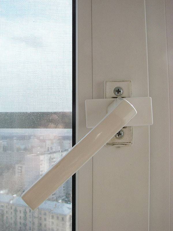 Как отремонтировать пластиковую дверь на балконе? - полезные советы
