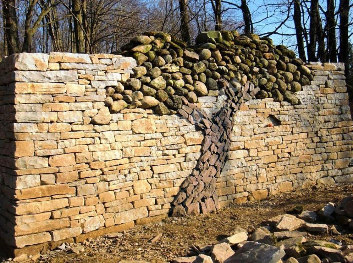 Забор из камня своими руками: пошаговый процесс с пояснениями