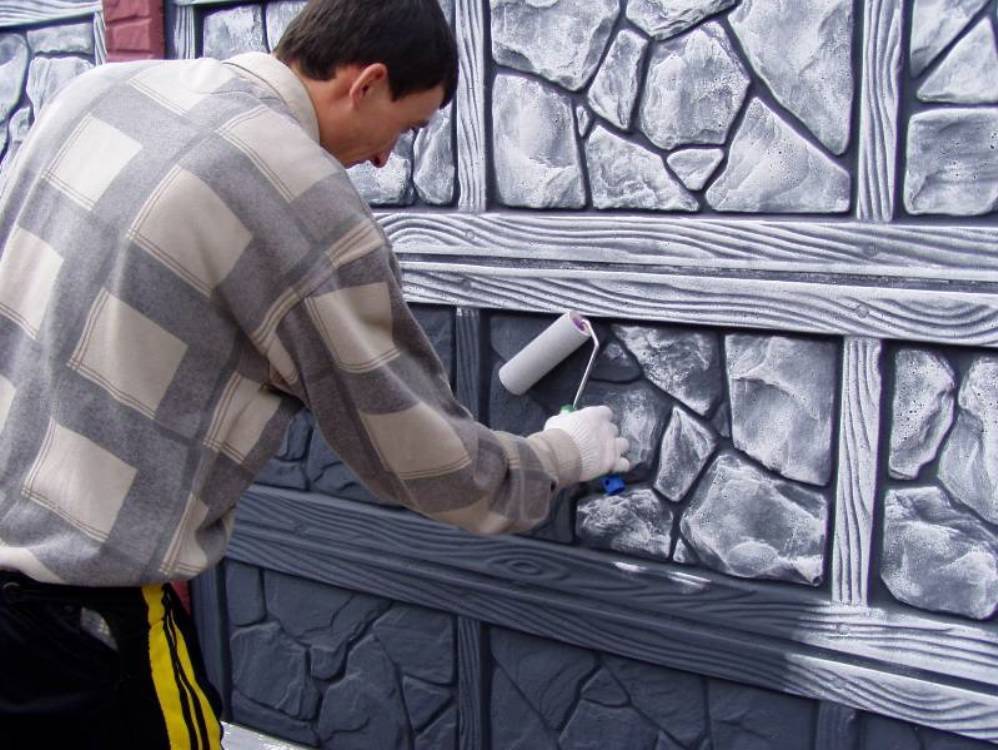 Покраска бетонного забора: подготовка и рабочий процесс (+27 фото)