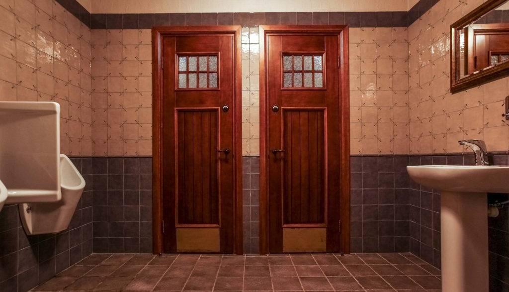 Размеры дверей в ванную и туалет - как правильно подобрать