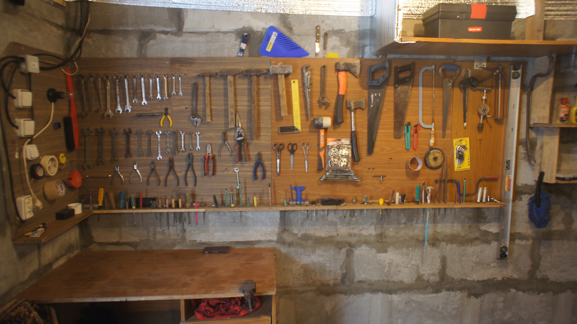 «самоделки» для гаража (105 фото): интересные идеи для домашнего мастера и полезные гаражные приспособления своими руками