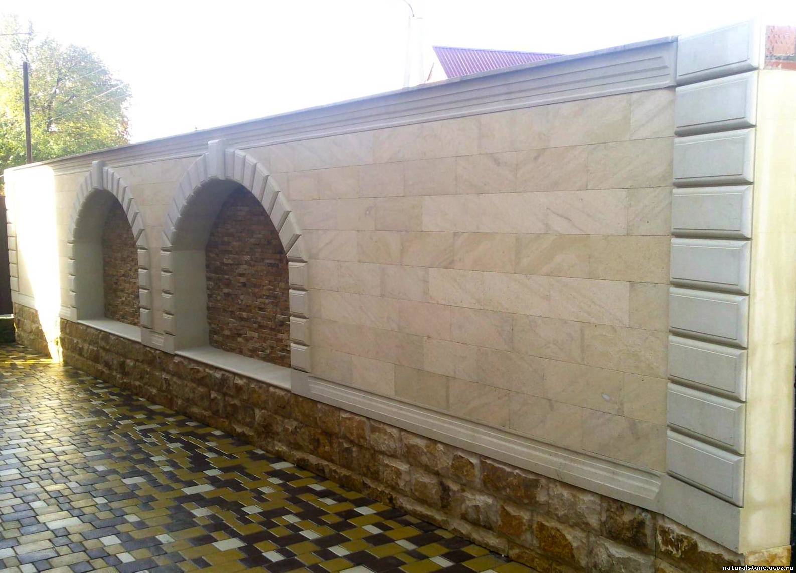 Забор с камня кирпича - лазарев гранит