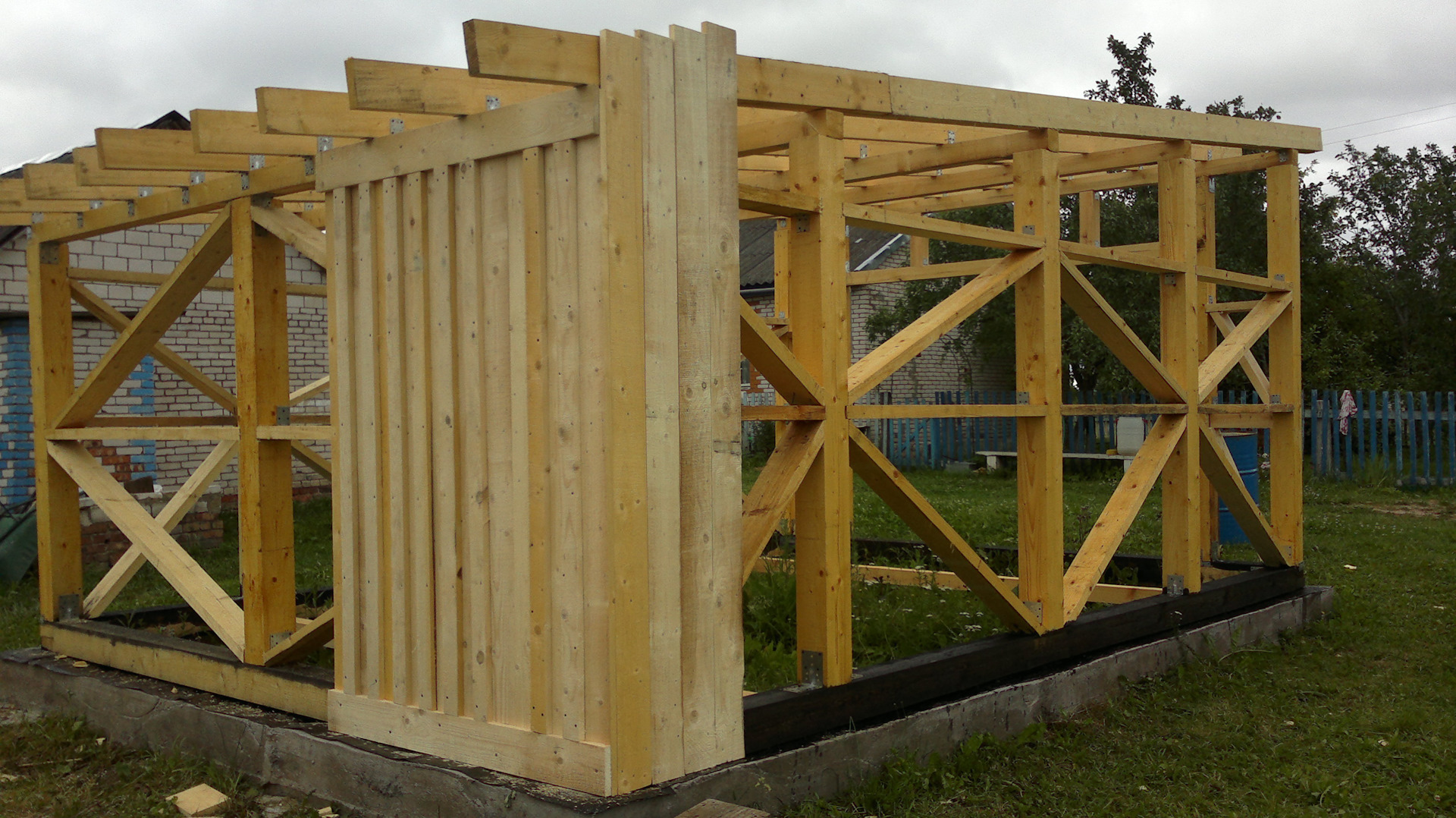 Как построить деревянный гараж своими руками