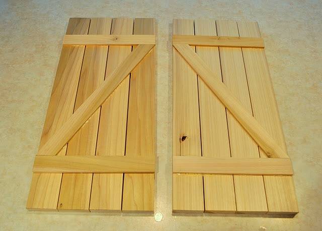 Как сделать прочную деревянную дверь для дома своими руками?