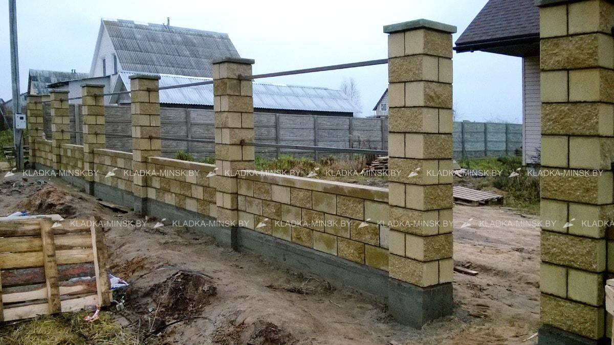 Забор из блоков бессер: ограда из почти натурального камня
