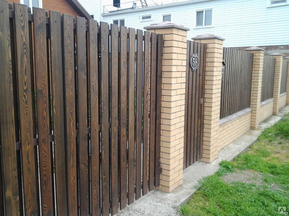 Чем обрабатывать деревянный забор?