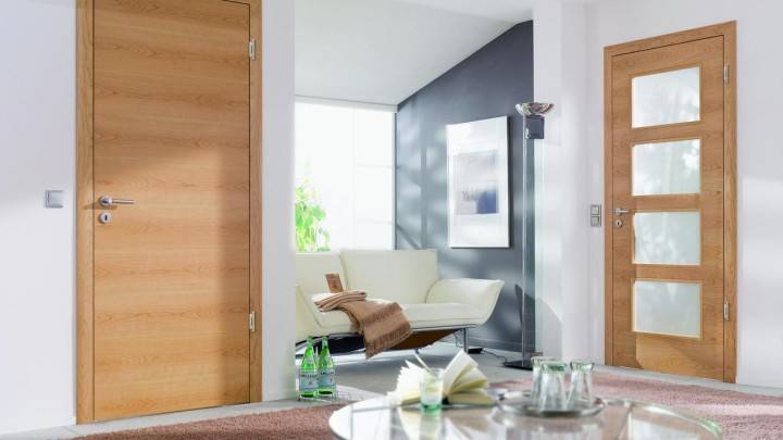 Входные деревянные двери, особенности материала для частного дома и квартиры