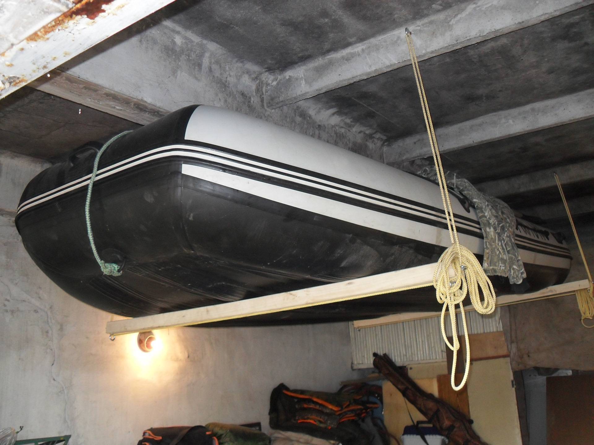 Как хранить лодку из пвх зимой — условия хранения на морозе, под потолком в гараже | клуб рыбака