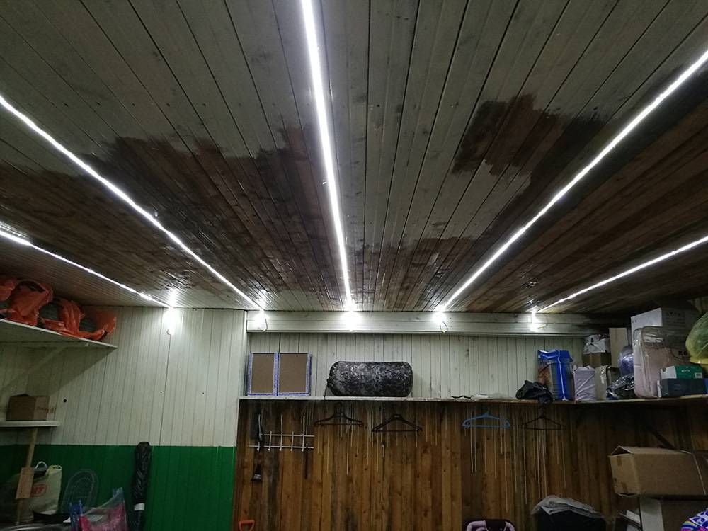 Освещение в гараже своими руками: светодиодные светильники и лента, без электричества