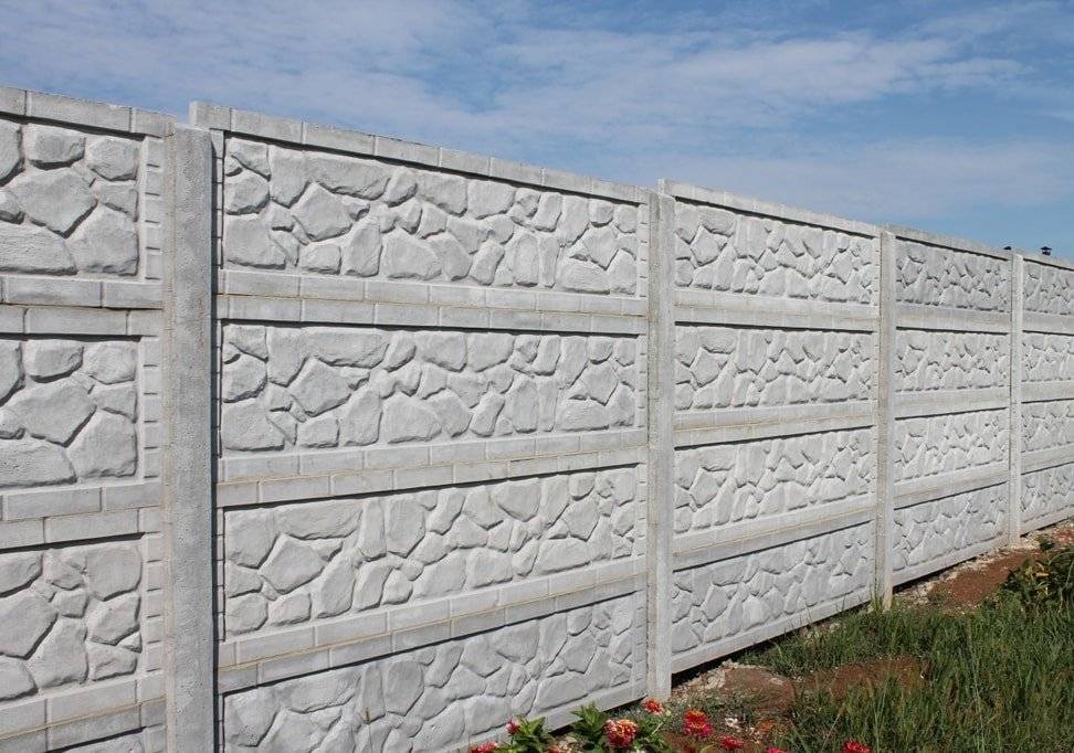Декоративные бетонные заборы: ажурные, двухсторонние, фото заборов из фигурного бетона, производство и установка
