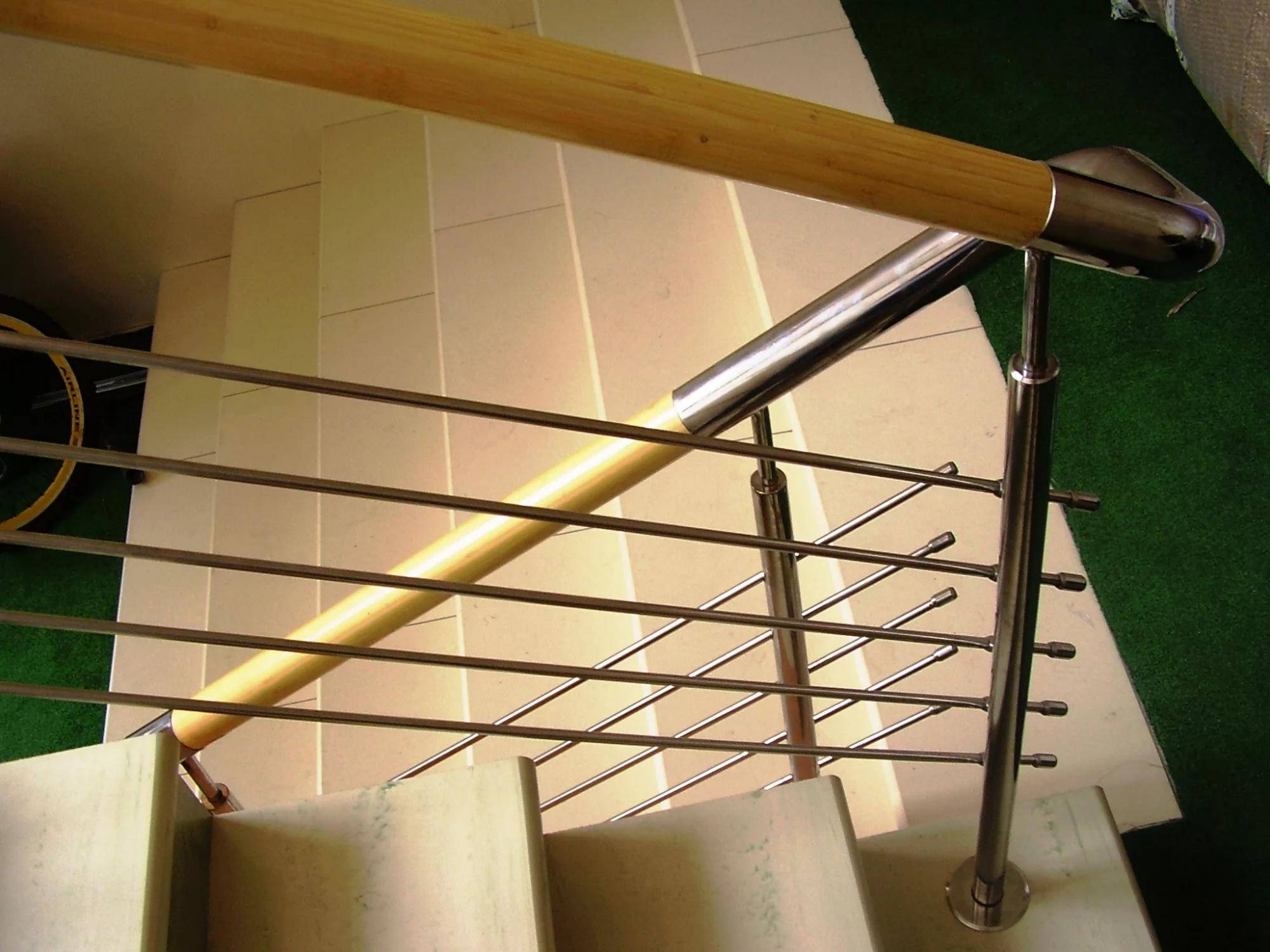 Пластиковые перила для лестниц: виды пвх поручней, их плюсы и минусы
