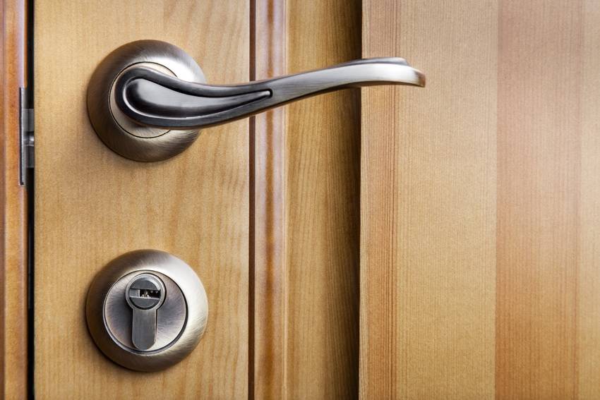 Секреты правильного подбора дверных ручек на входные двери