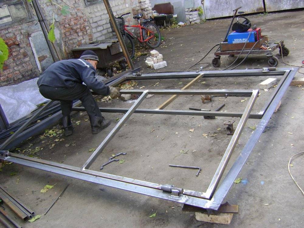 Изготовление металлических ворот для гаража