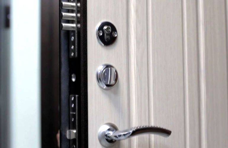 Замки для входных металлических дверей: как поставить, какие лучше, надежный цилиндр, как выбрать скрытые