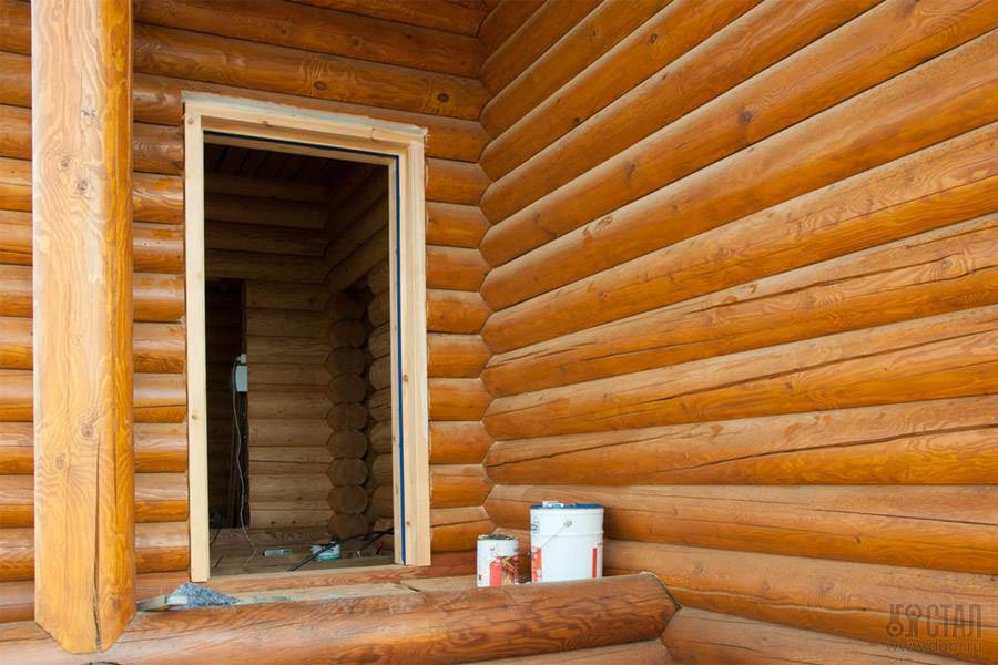 Как установить двери в деревянном доме