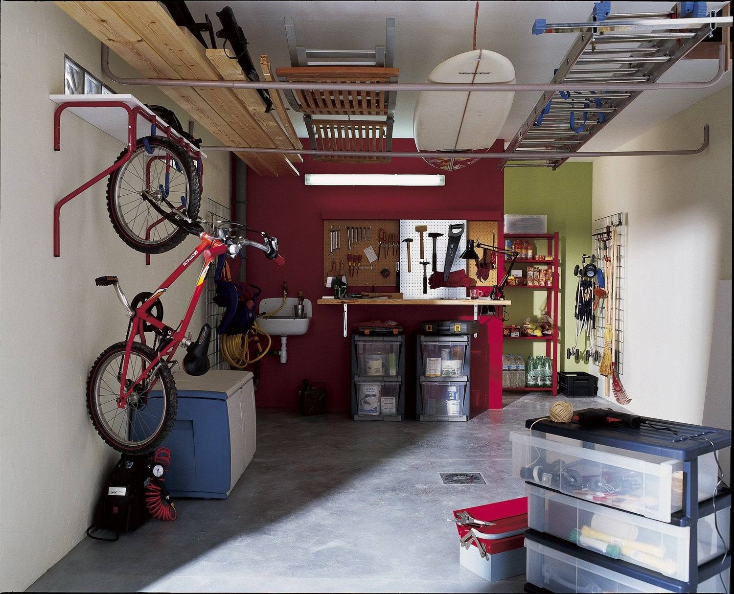 Обустройство, отделка гаража внутри: дизайны 6х4, планировка и балгоустройство, отделка красивого гаража в частном доме
 - 33 фото