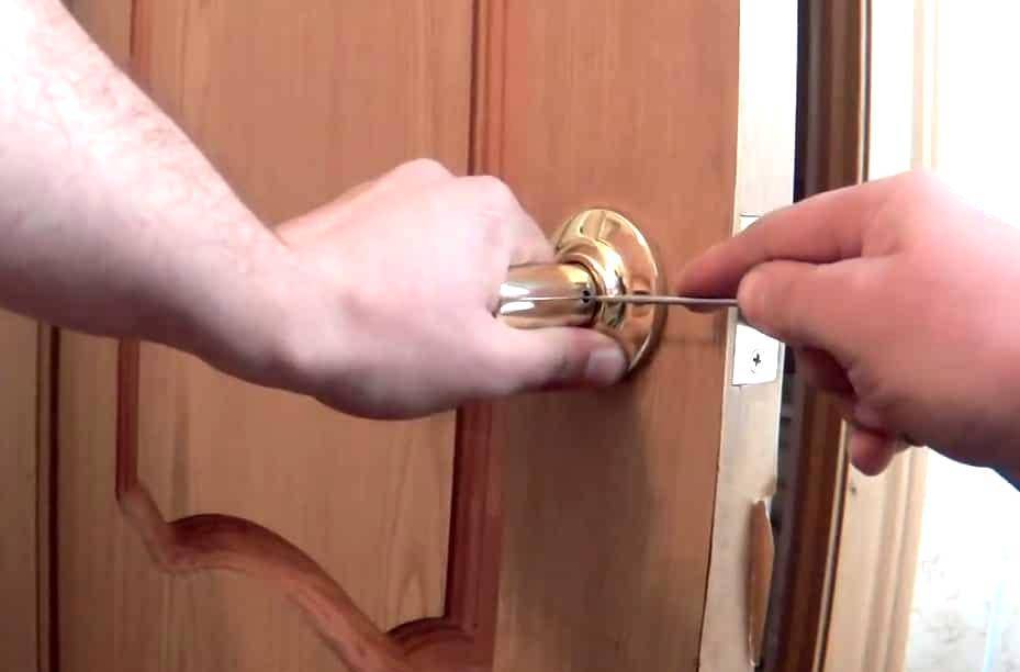 Как снять ручку с межкомнатной и входной дверь: фото и видео инструкция