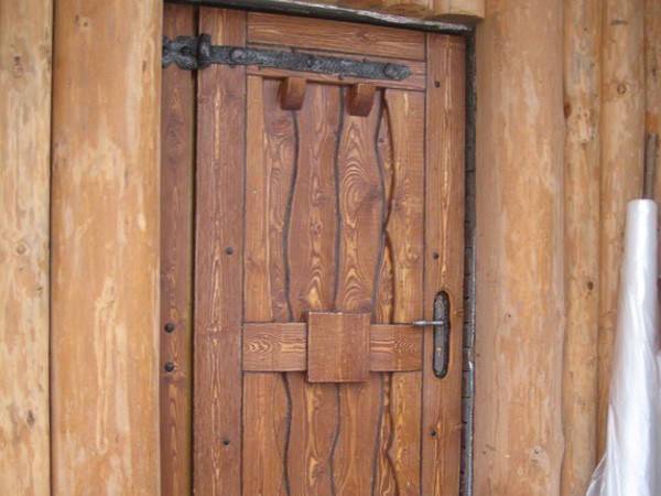 Какие существуют методы обивки металлических дверей?