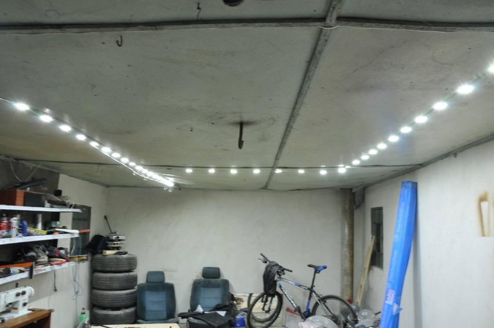 Светодиодные светильники для гаража: какое лучше выбрать освещение, потолочные диодные лампы, как расположить плафоны и фонари