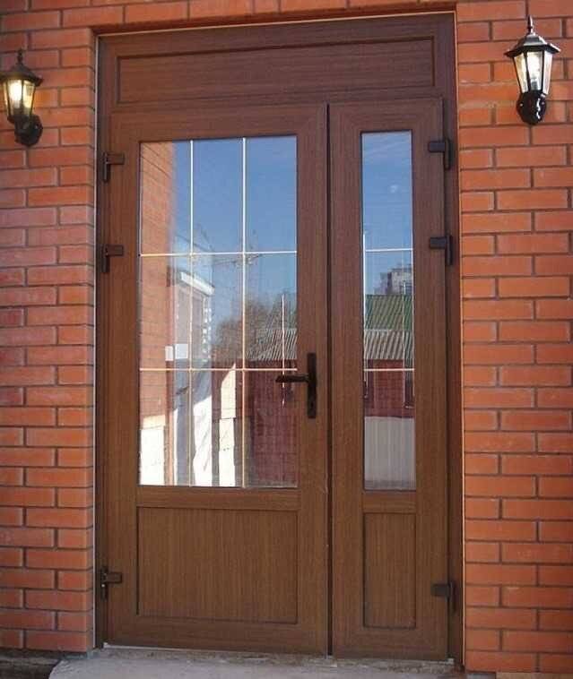 Входная дверь в частный дом, чтобы не промерзала