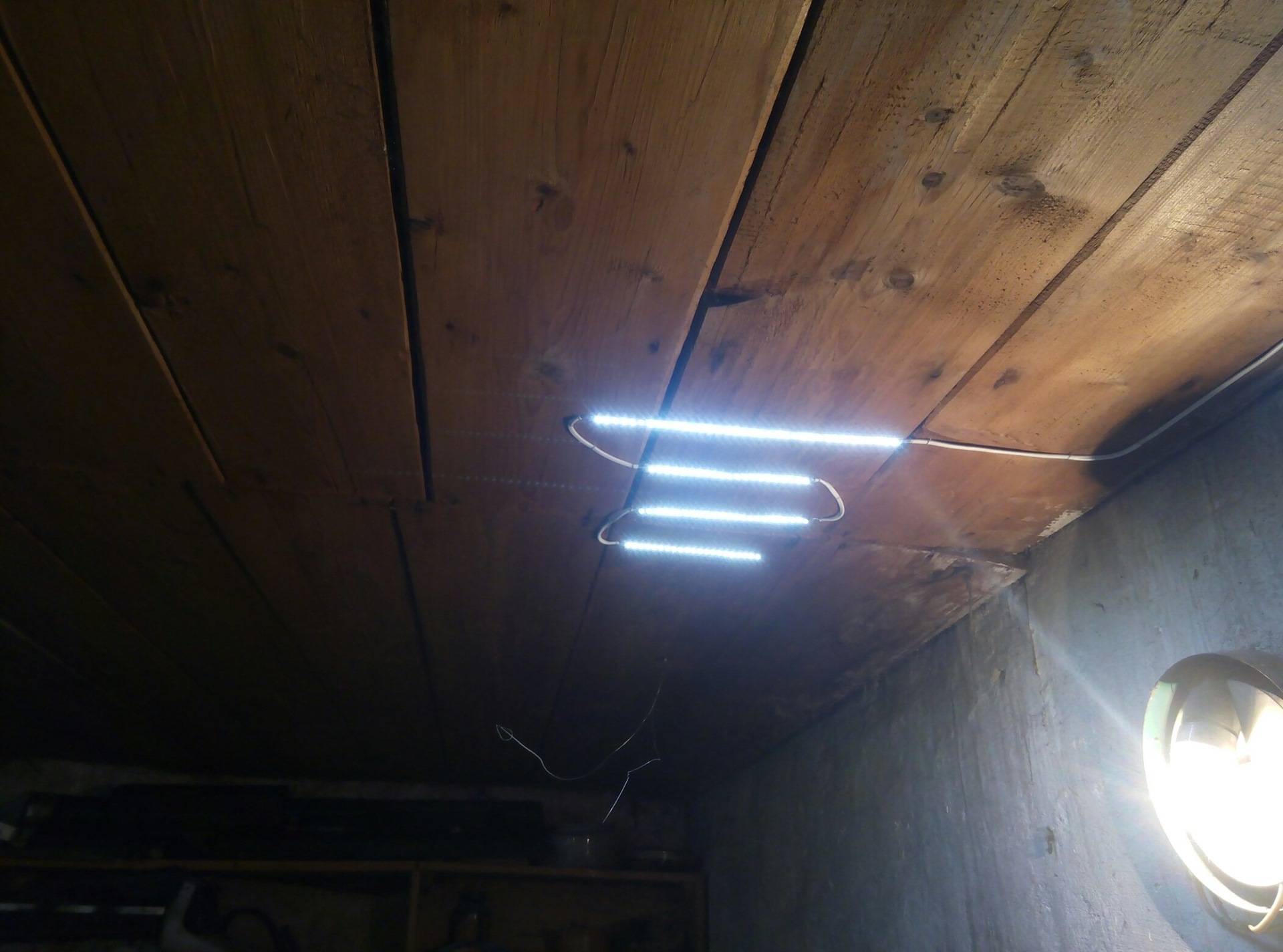 Обеспечиваем свет в гараже без электричества: лучшие идеи
