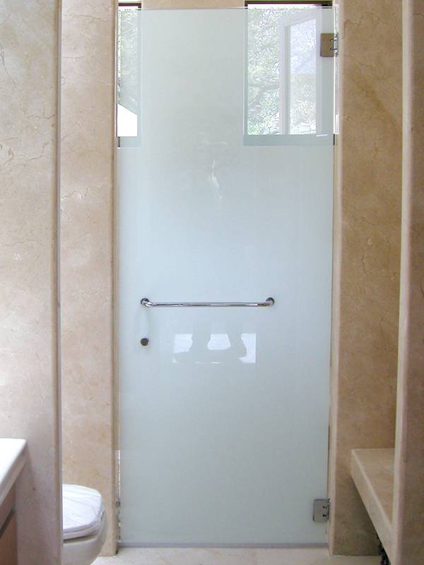 Стеклянные двери для ванной комнаты и туалета: преимущество, интерьер, подборка второстепенного материала