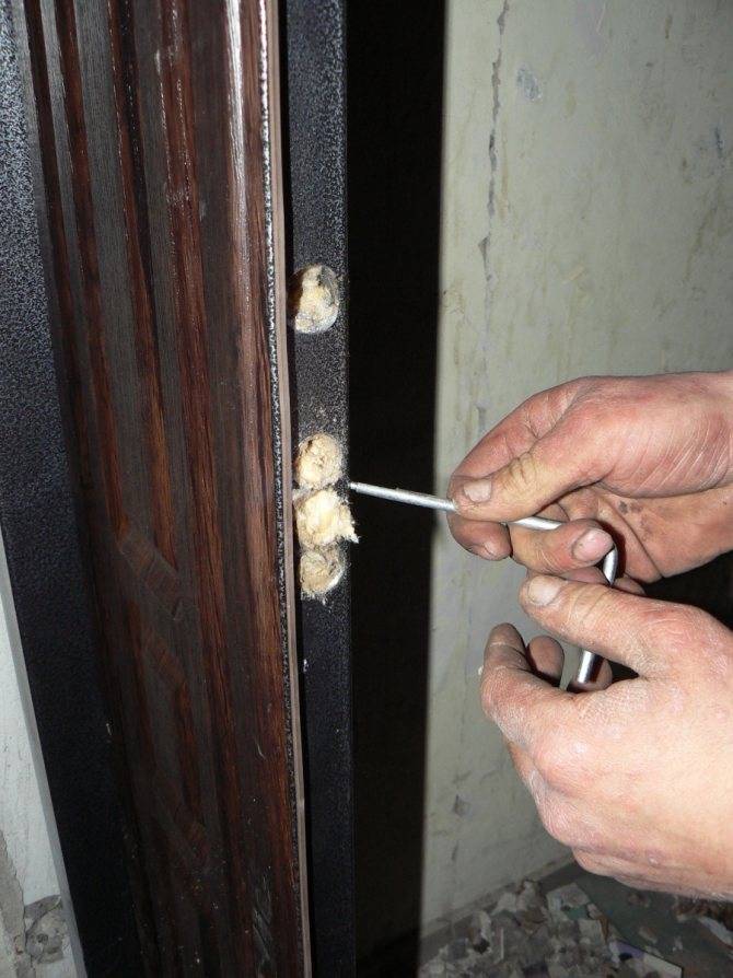 Как установить металлическую входную дверь своими руками: пошаговая инструкция