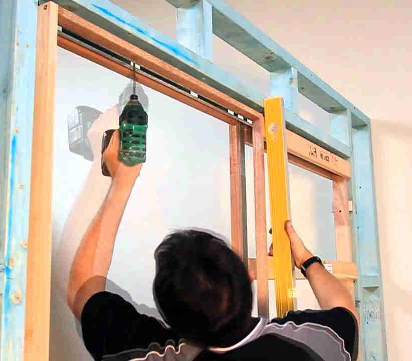 Откатные межкомнатные двери своими руками: как производится установка, видео-инструкция