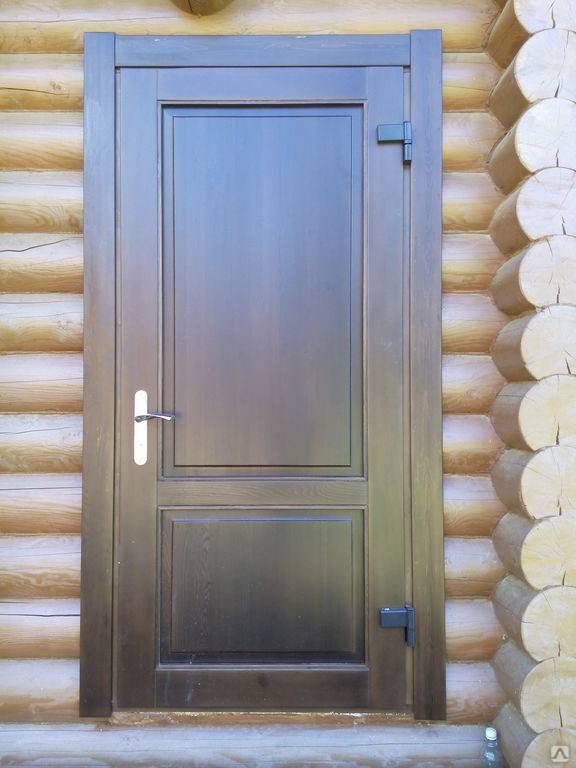 Почему стоит установить входные деревянные двери
