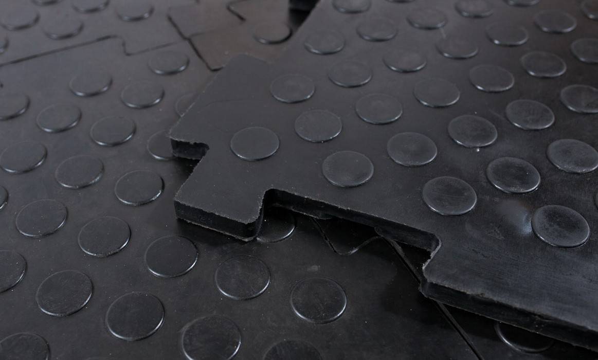 Укладка модульной резиновой плитки — инструкция по шагам