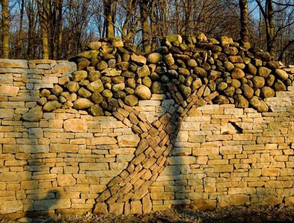 Надёжный забор из камня своими руками