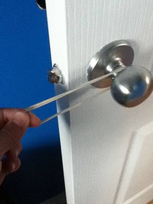 Как открыть замок межкомнатной двери без ключа, какие инструменты нужны