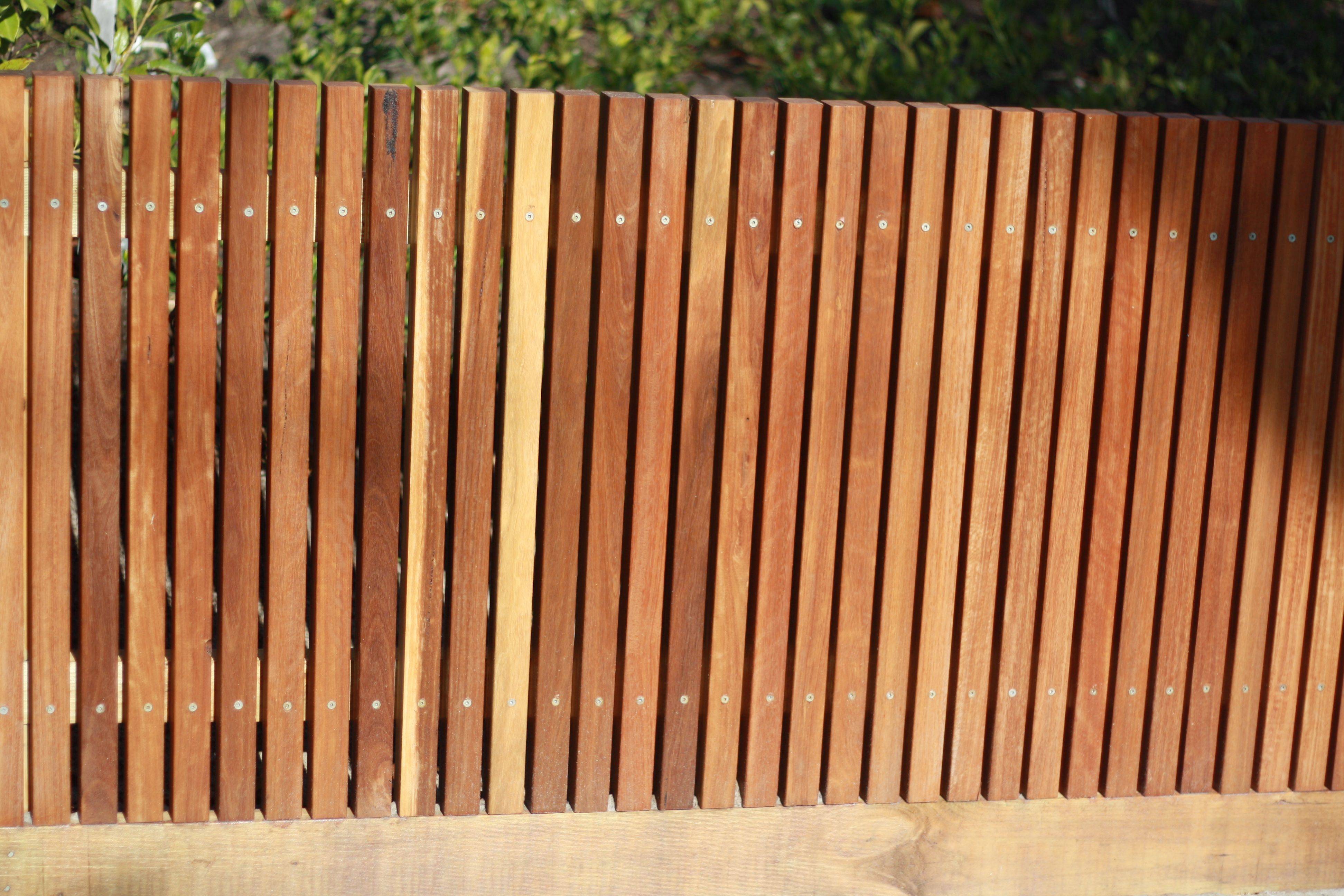 Забор из досок горизонтальный и вертикальный: фото, виды из реек, обожженной обрезной деревянной дюймовки