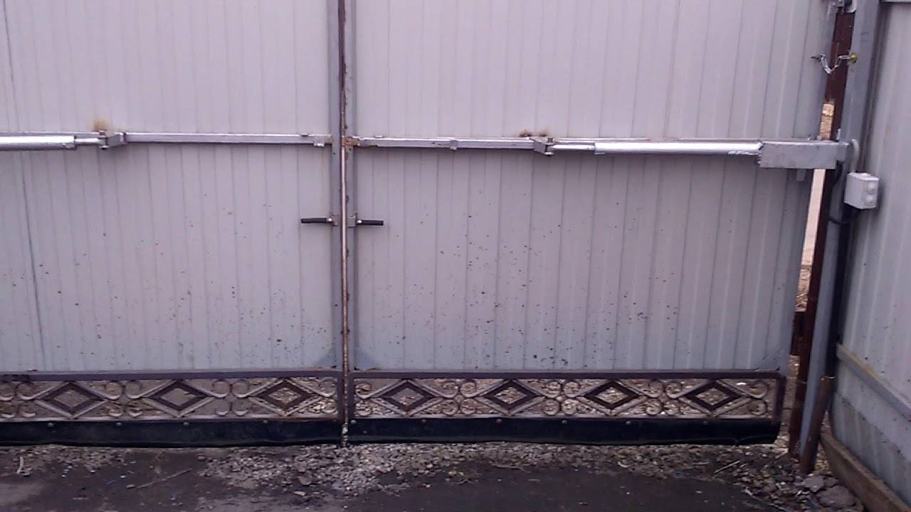 Чем закрыть низ забора из профлиста: материал для закрытия дыры под забором, щели